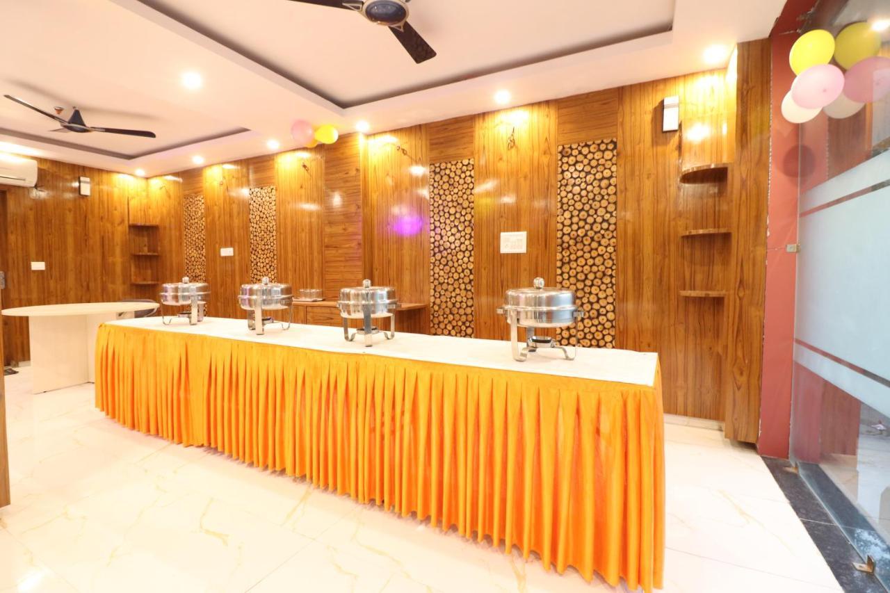 Hotel Hari International - Noida Sector 11 מראה חיצוני תמונה