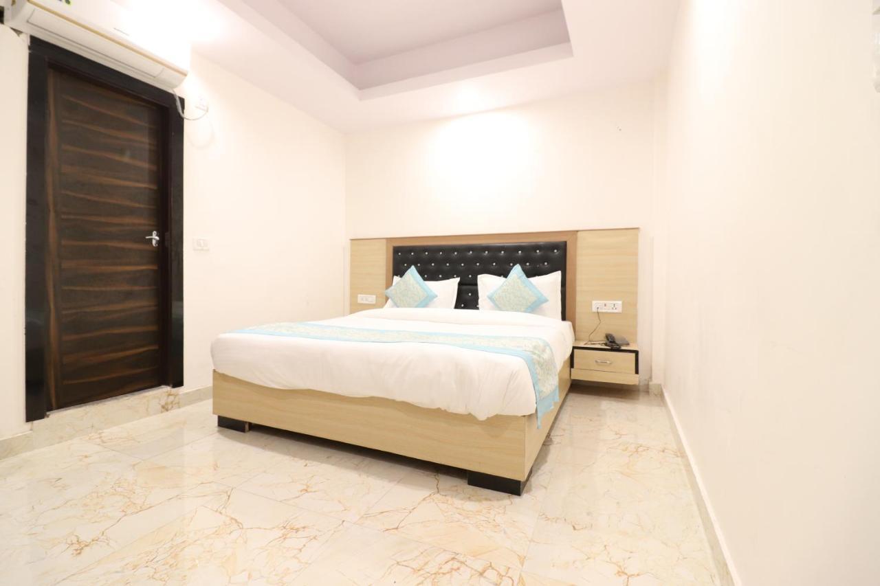Hotel Hari International - Noida Sector 11 מראה חיצוני תמונה