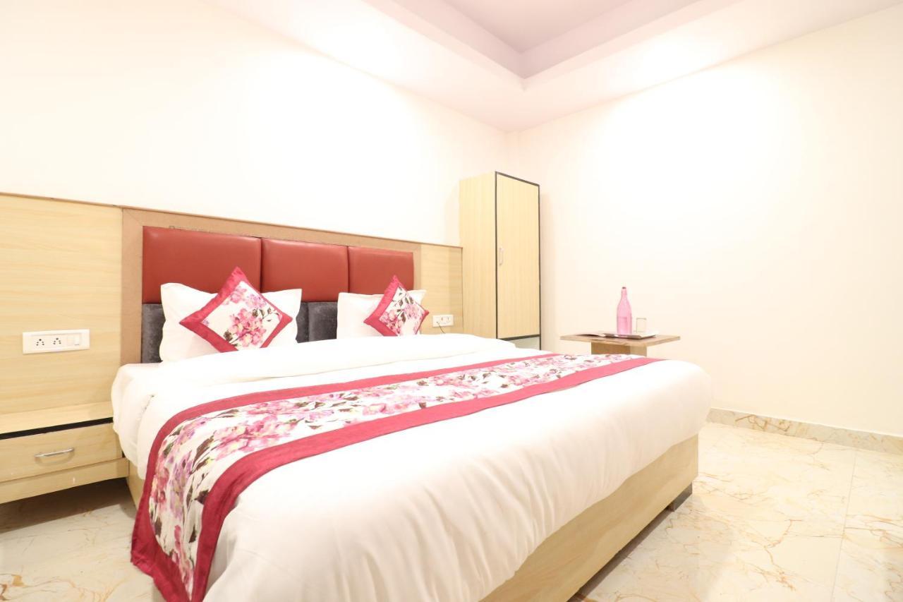 Hotel Hari International - Noida Sector 11 מראה חיצוני תמונה