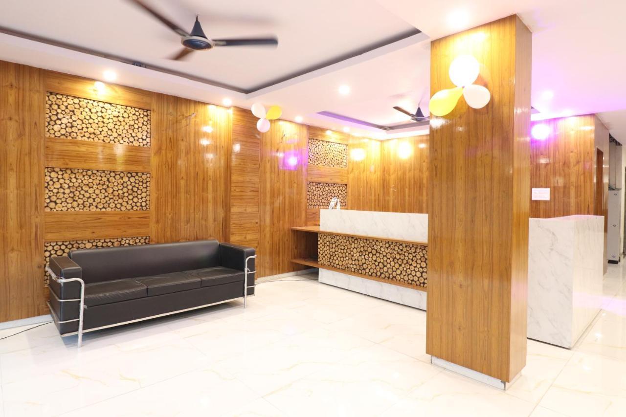 Hotel Hari International - Noida Sector 11 מראה חיצוני תמונה