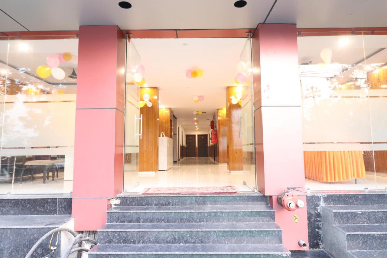 Hotel Hari International - Noida Sector 11 מראה חיצוני תמונה