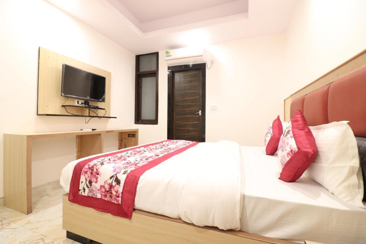 Hotel Hari International - Noida Sector 11 מראה חיצוני תמונה