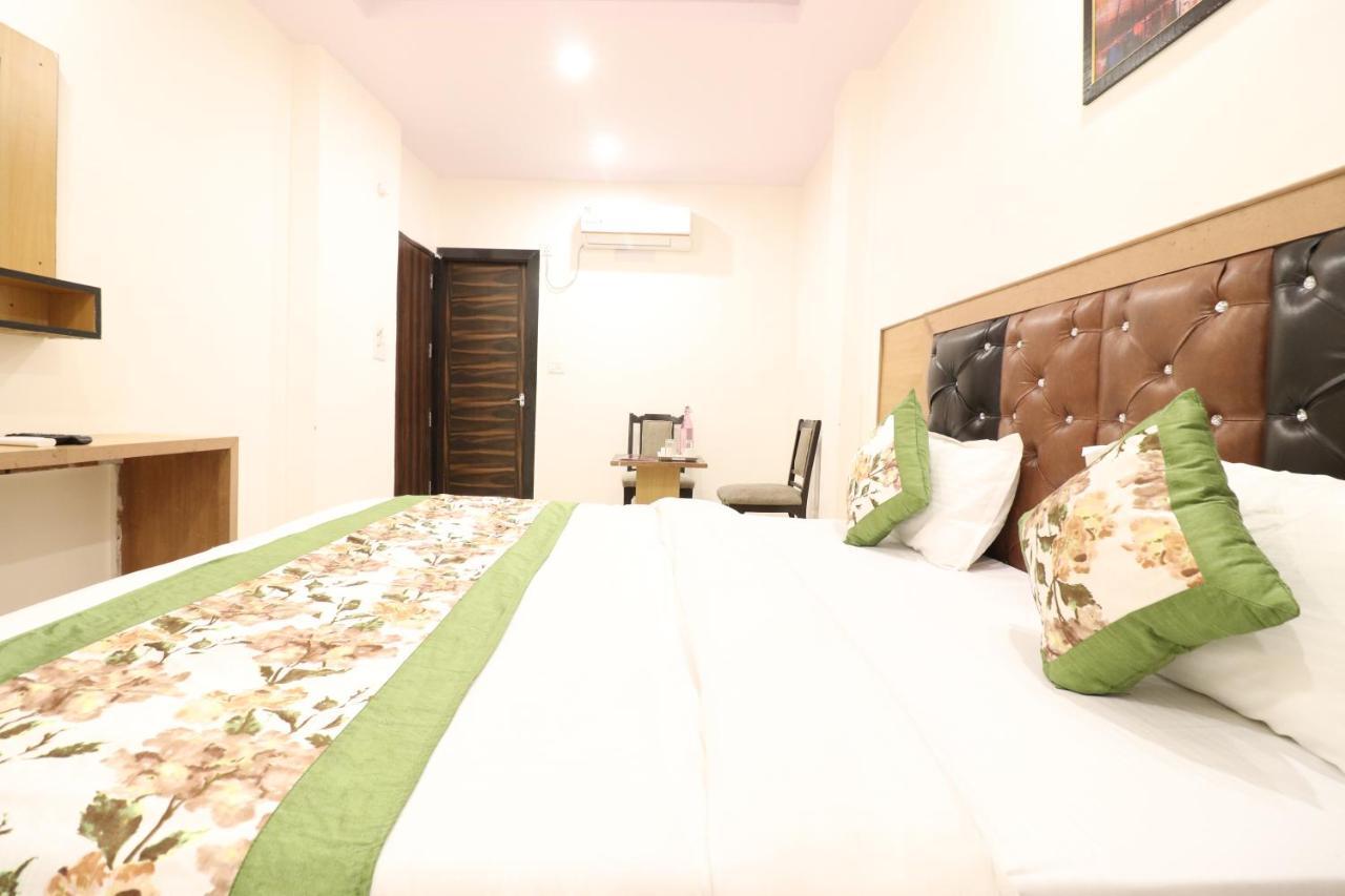 Hotel Hari International - Noida Sector 11 מראה חיצוני תמונה