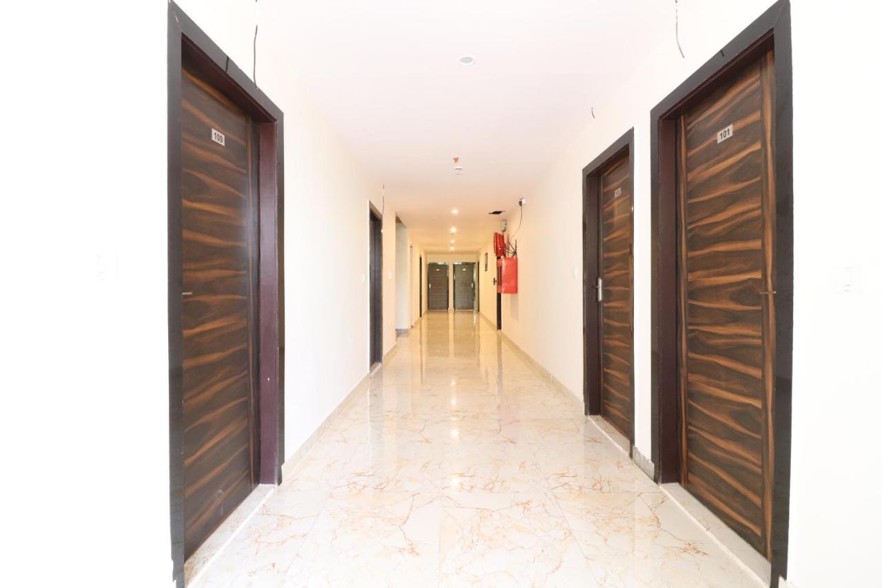 Hotel Hari International - Noida Sector 11 מראה חיצוני תמונה