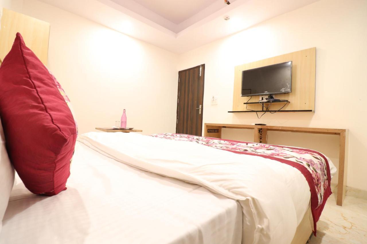 Hotel Hari International - Noida Sector 11 מראה חיצוני תמונה