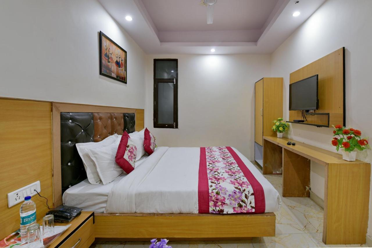 Hotel Hari International - Noida Sector 11 מראה חיצוני תמונה