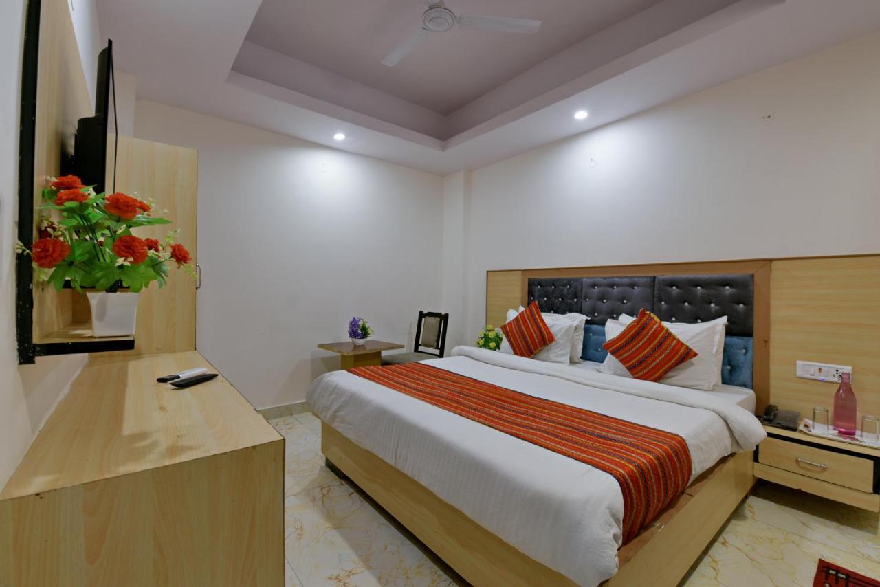 Hotel Hari International - Noida Sector 11 מראה חיצוני תמונה
