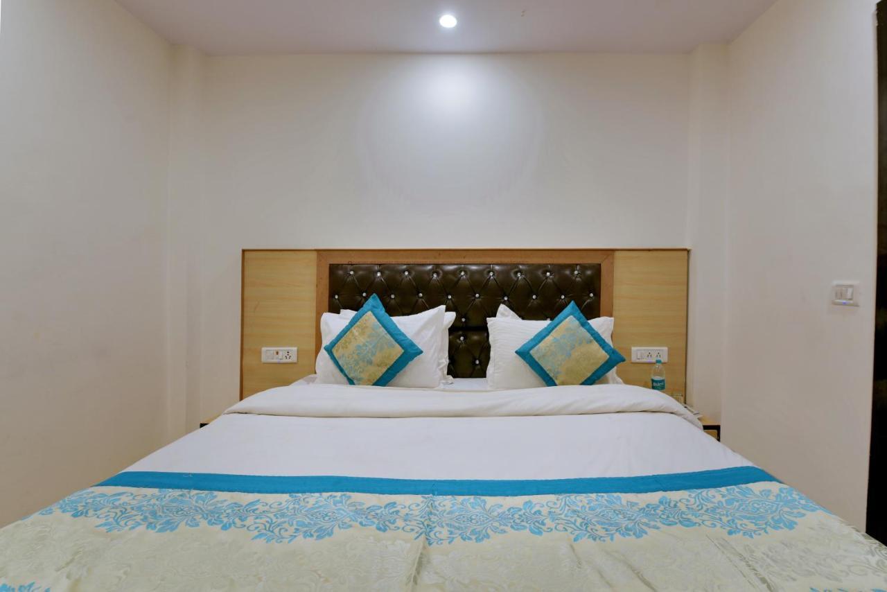 Hotel Hari International - Noida Sector 11 מראה חיצוני תמונה